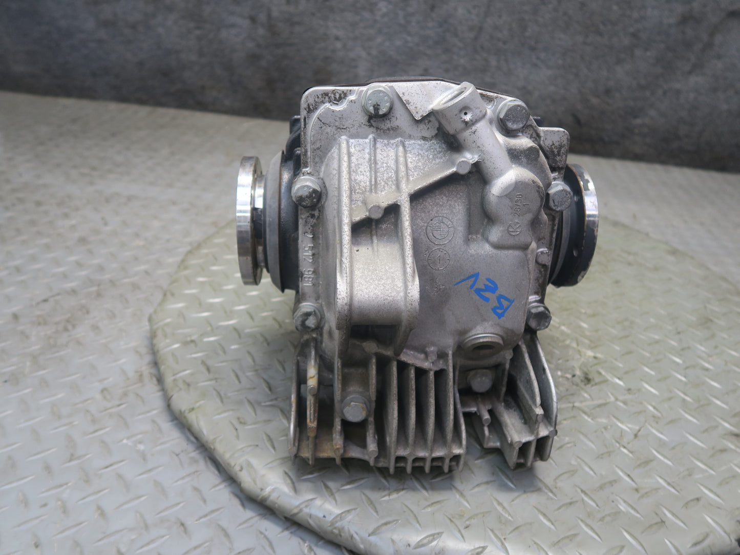 03-05 BMW E85 Z4 3.0L M54 M/T Rear Axle Differential Carrier 3.07 Ratio 66K OEM
