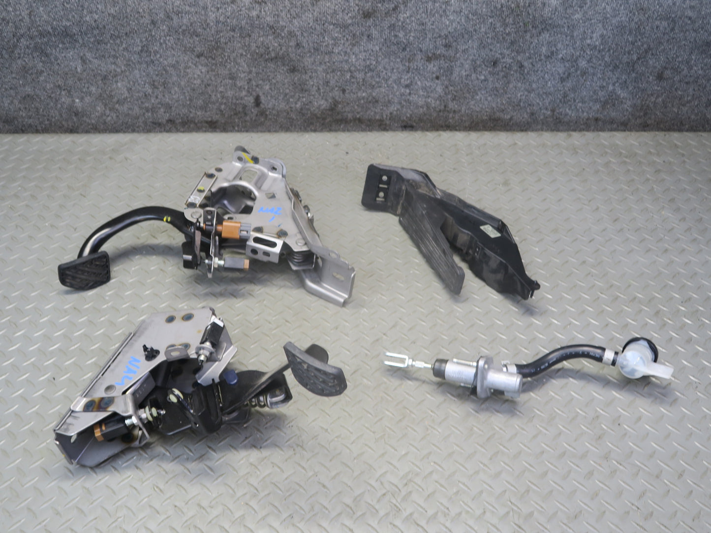 09-20 Nissan Z34 370Z M/T Gas Acceleration Brake Clutch Pedal Cylinder Set OEM