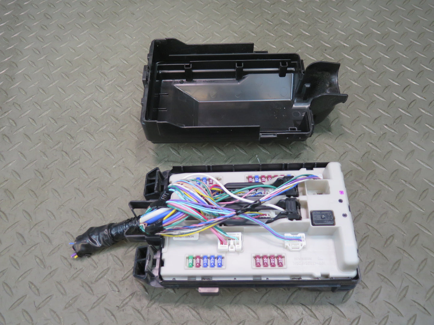 2012 Nissan Z34 370Z Engine Bay Power Distribution Fuse Relay Box OEM