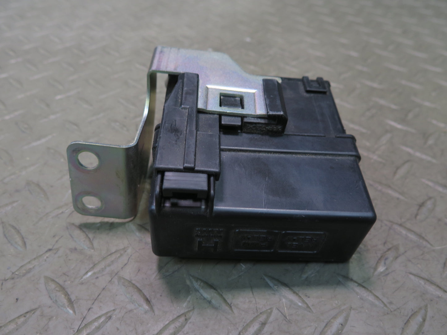 09-20 Nissan Z34 370Z 3.7 VQ37VHR Engine Bay Relay Fuse Box OEM