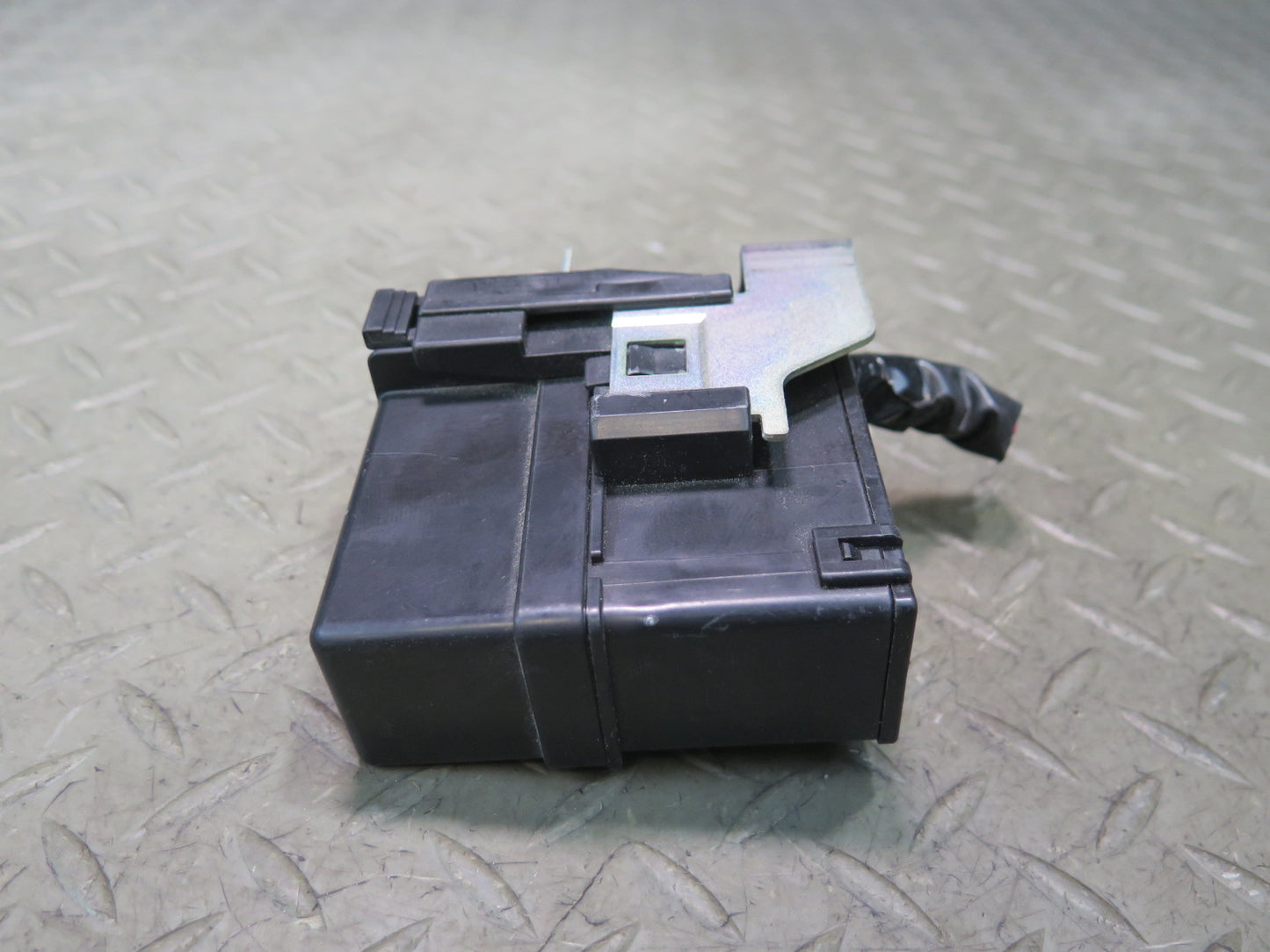 09-20 Nissan Z34 370Z 3.7 VQ37VHR Engine Bay Relay Fuse Box OEM