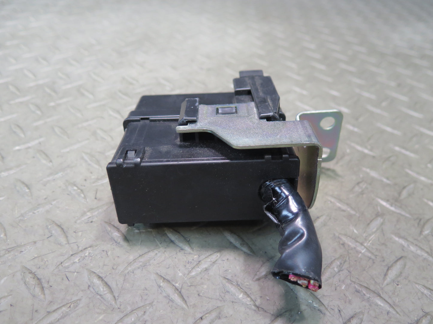 09-20 Nissan Z34 370Z 3.7 VQ37VHR Engine Bay Relay Fuse Box OEM