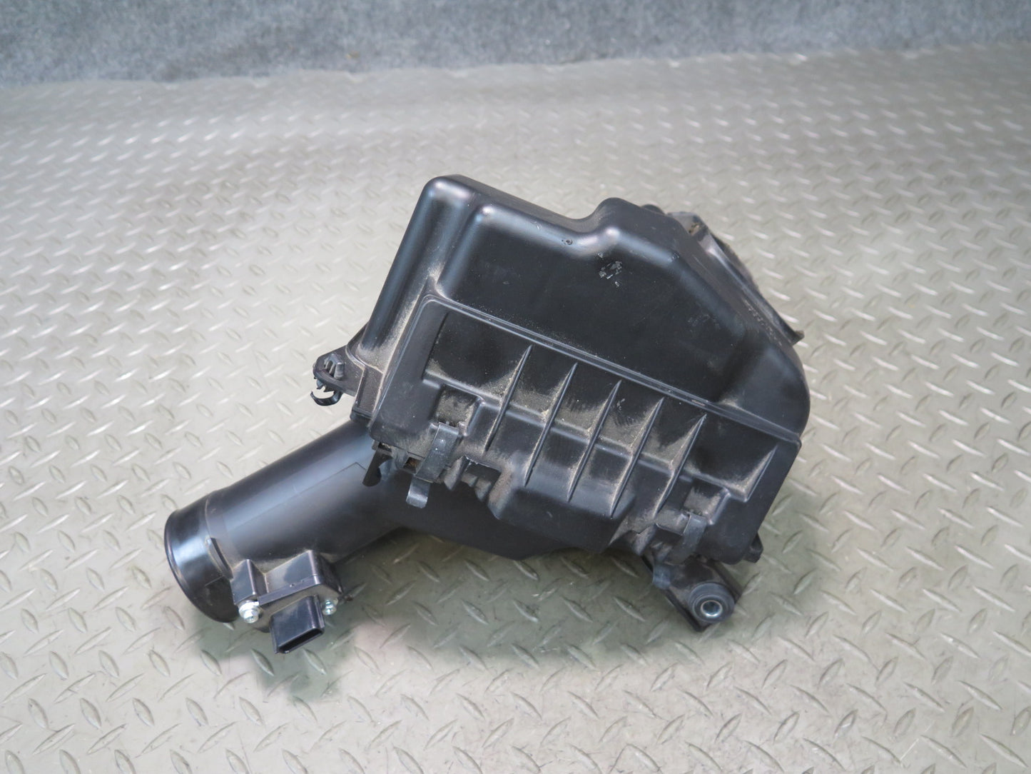 09-20 Nissan Z34 370Z Left Air Intake Cleaner Filter Box w MAF Sensor OEM