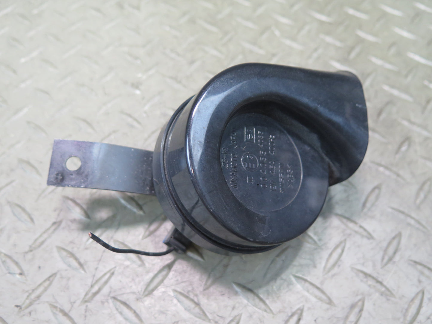 09-20 Nissan Z34 370Z Low Tone Note Pitch Horn Signal OEM