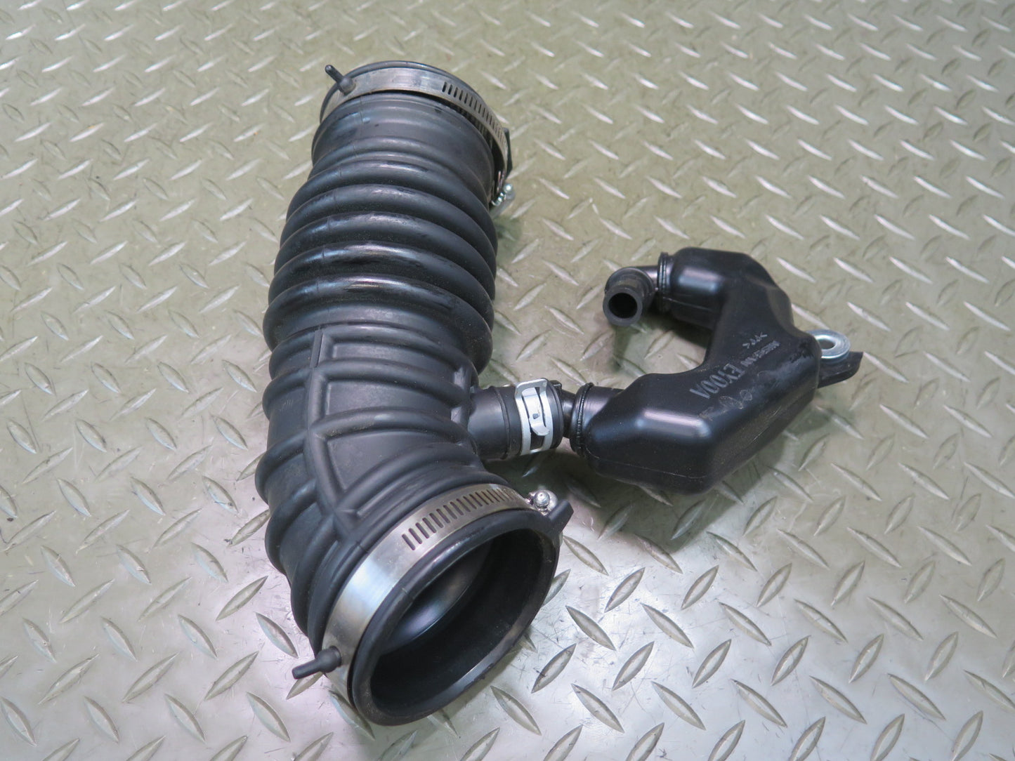 09-20 Nissan Z34 370Z VQ37VHR Right Air Intake Resonator Duct Hose Pipe OEM