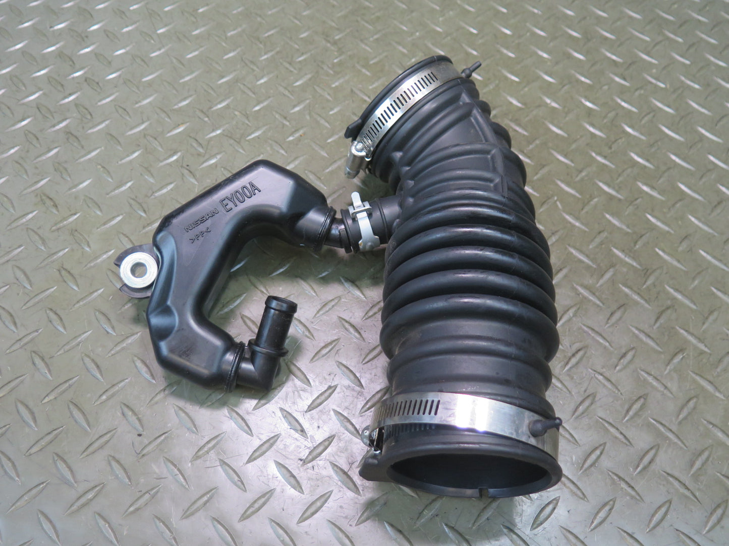 09-20 Nissan Z34 370Z VQ37VHR Right Air Intake Resonator Duct Hose Pipe OEM