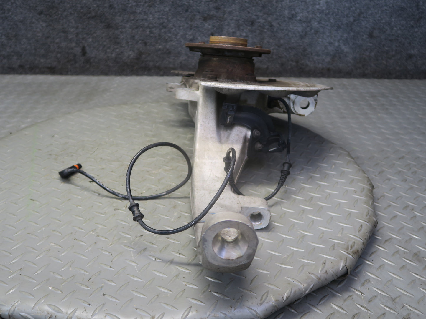 12-15 Mercedes W166 Ml-class Front Left Spindle Knuckle Wheel Hub Bearing OEM