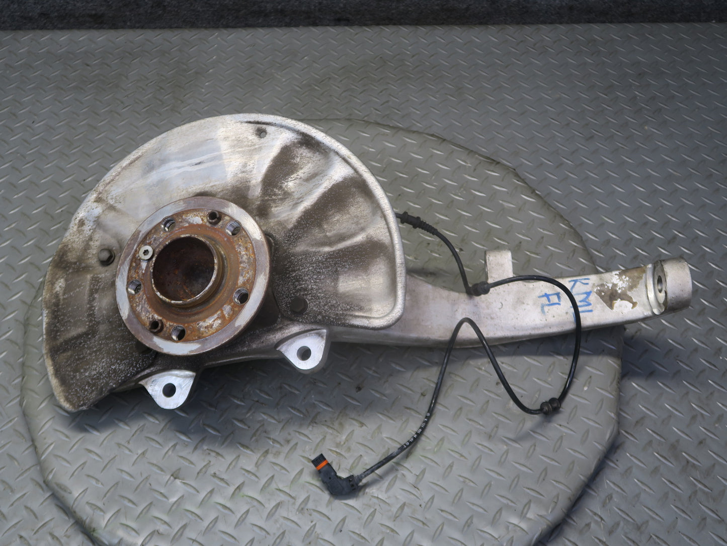 12-15 Mercedes W166 Ml-class Front Left Spindle Knuckle Wheel Hub Bearing OEM