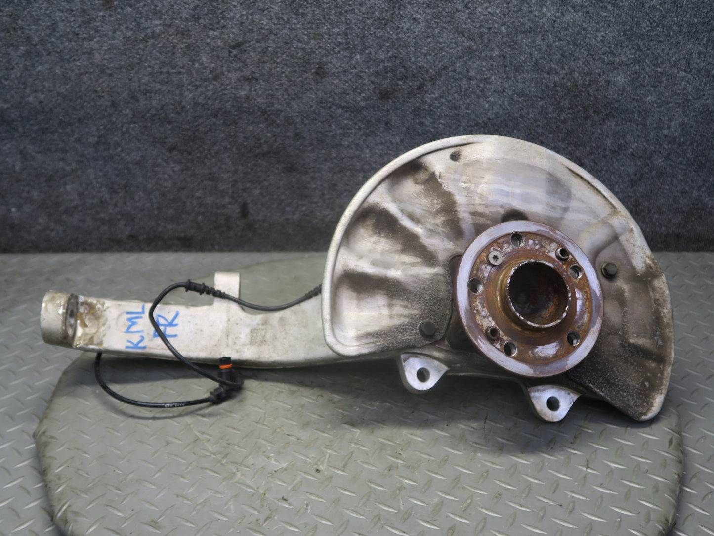 12-15 Mercedes W166 Ml-class Front Right Spindle Knuckle Wheel Hub Bearing OEM