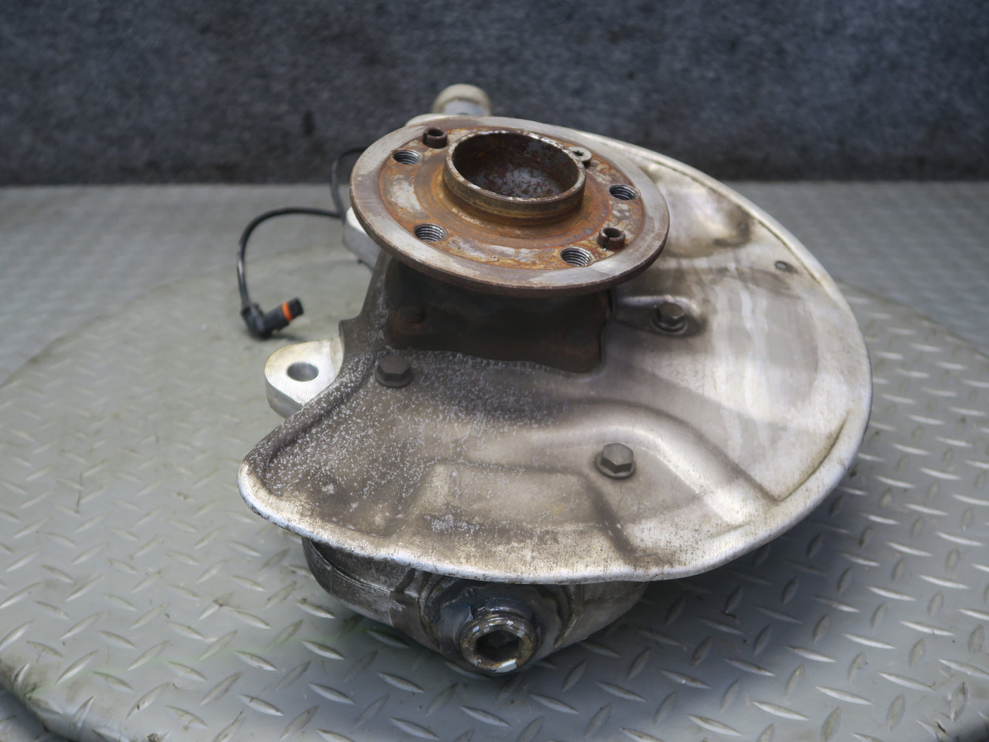 12-15 Mercedes W166 Ml-class Front Right Spindle Knuckle Wheel Hub Bearing OEM