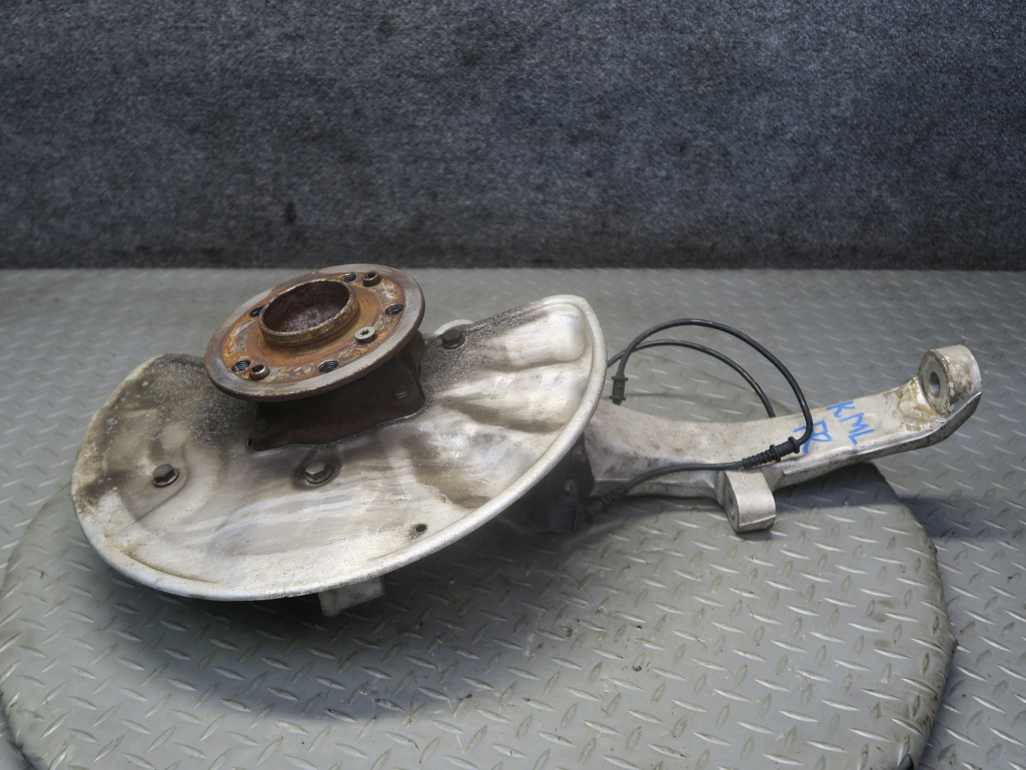 12-15 Mercedes W166 Ml-class Front Right Spindle Knuckle Wheel Hub Bearing OEM