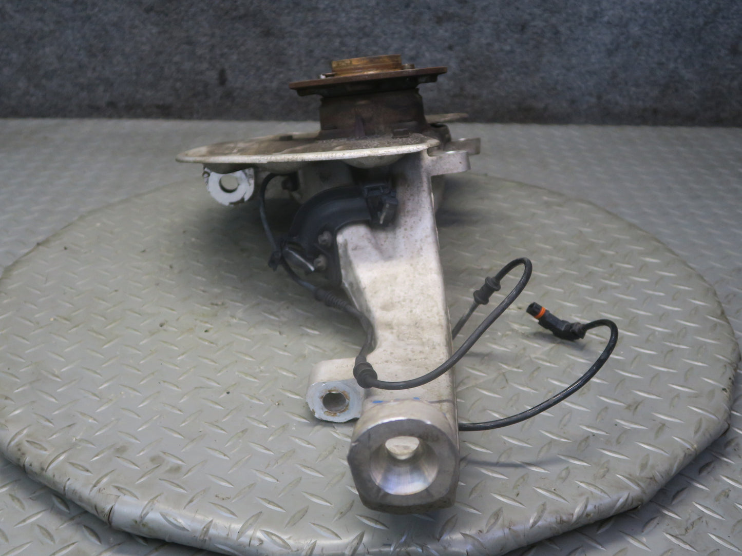 12-15 Mercedes W166 Ml-class Front Right Spindle Knuckle Wheel Hub Bearing OEM