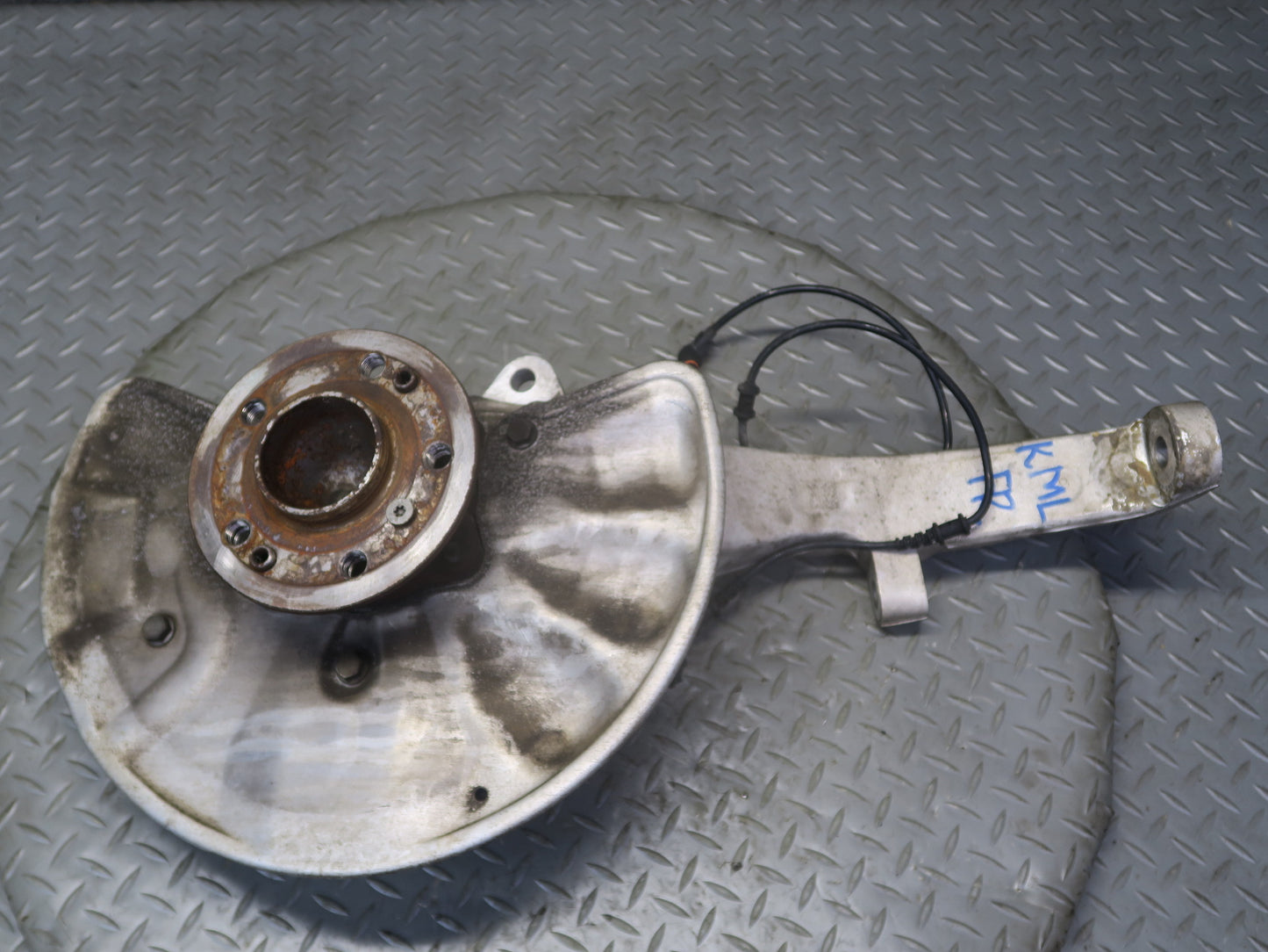 12-15 Mercedes W166 Ml-class Front Right Spindle Knuckle Wheel Hub Bearing OEM