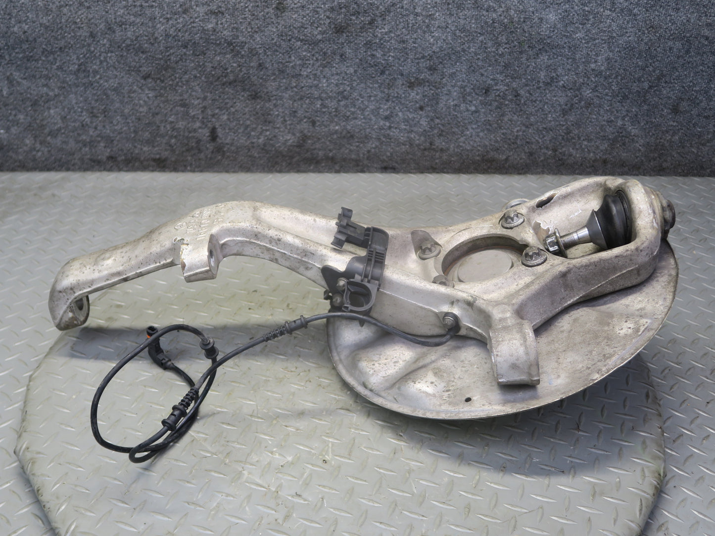 12-15 Mercedes W166 Ml-class Front Right Spindle Knuckle Wheel Hub Bearing OEM