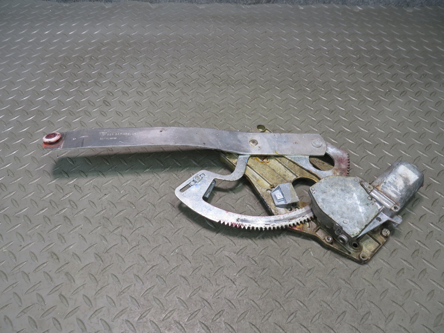 1984-1991 Porsche 928 Right Pass Side Door Window Regulator W/ Motor