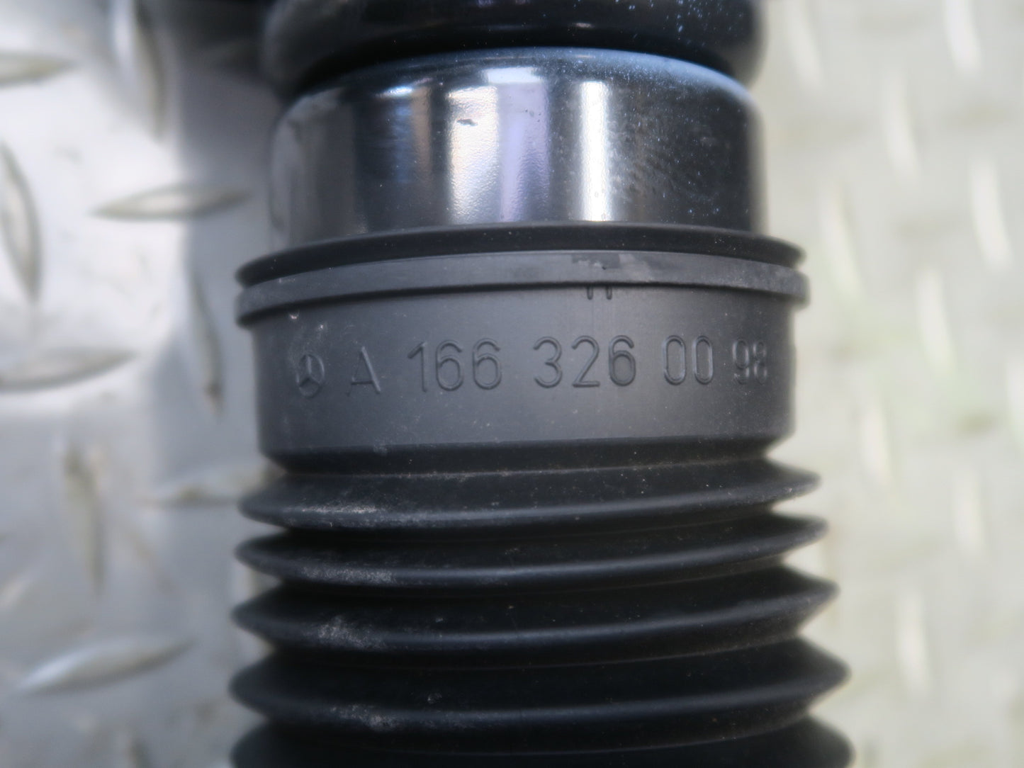 12-15 Mercedes W166 Ml-class RWD Rear Left Strut Shock Absorber 1663261500 OEM