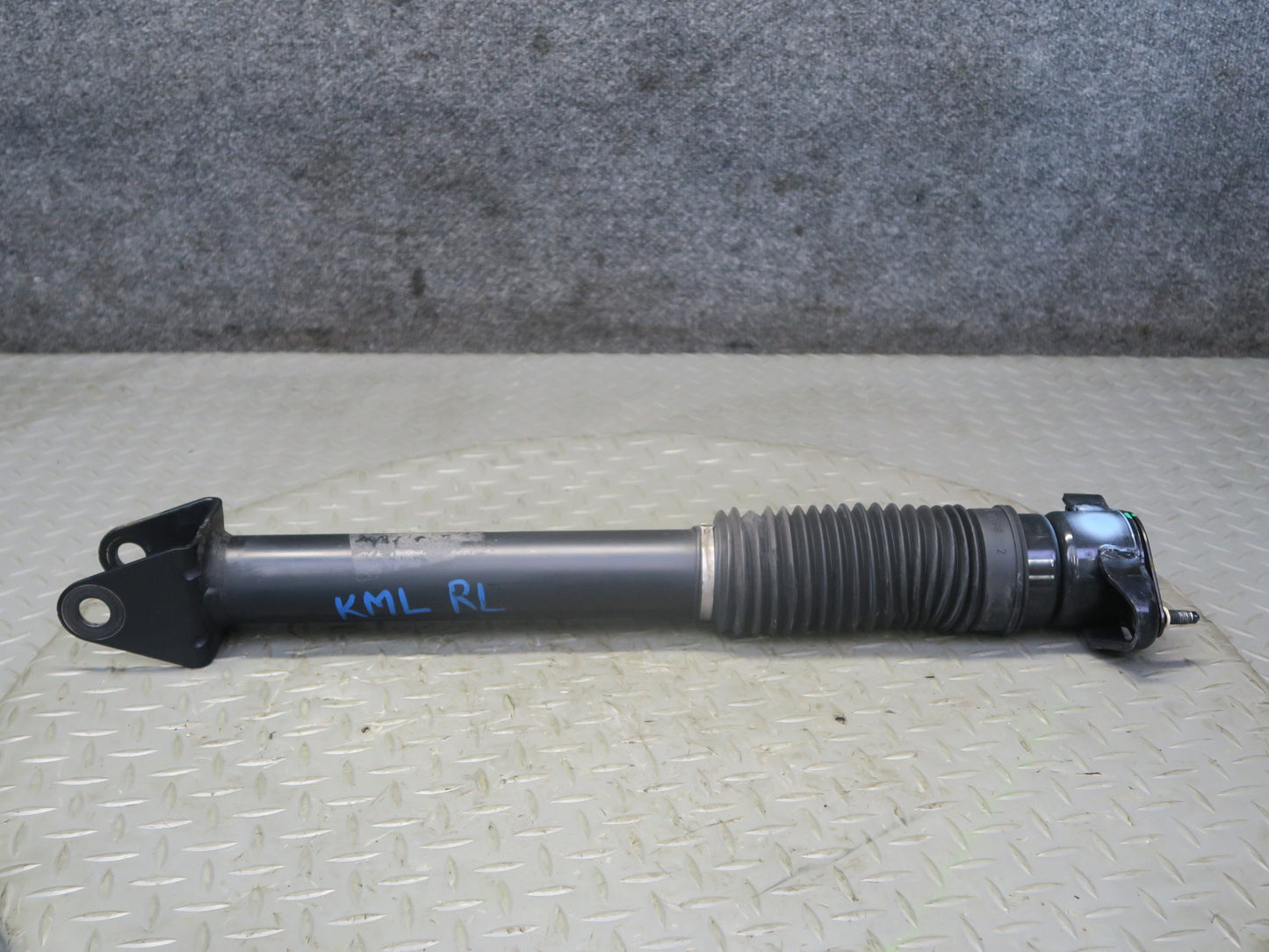 12-15 Mercedes W166 Ml-class RWD Rear Left Strut Shock Absorber 1663261500 OEM