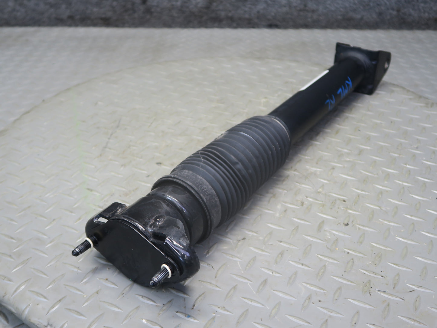 12-15 Mercedes W166 Ml-class RWD Rear Left Strut Shock Absorber 1663261500 OEM