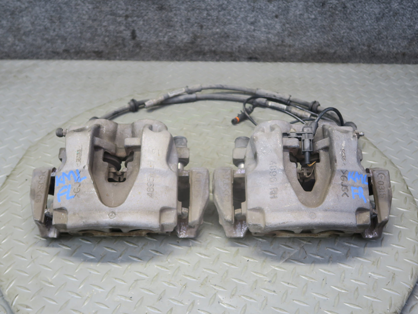 12-15 Mercedes W166 Ml-class RWD Set of 2 Front Left & Right Brake Caliper OEM