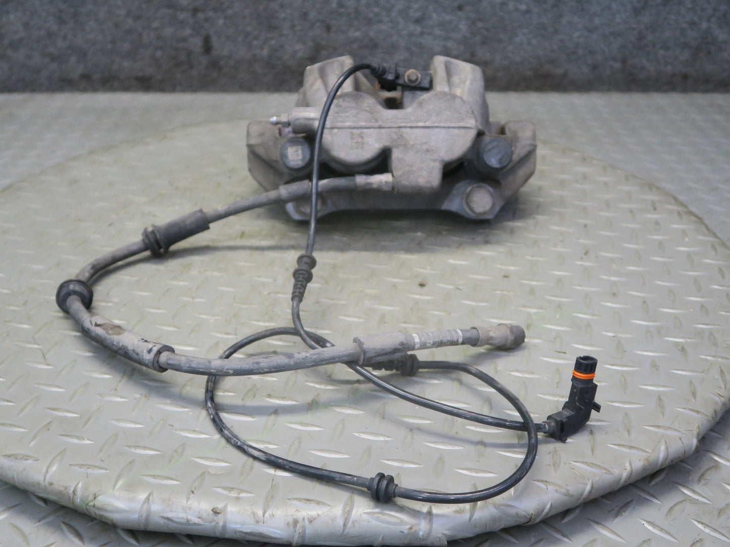 12-15 Mercedes W166 Ml-class RWD Set of 2 Front Left & Right Brake Caliper OEM