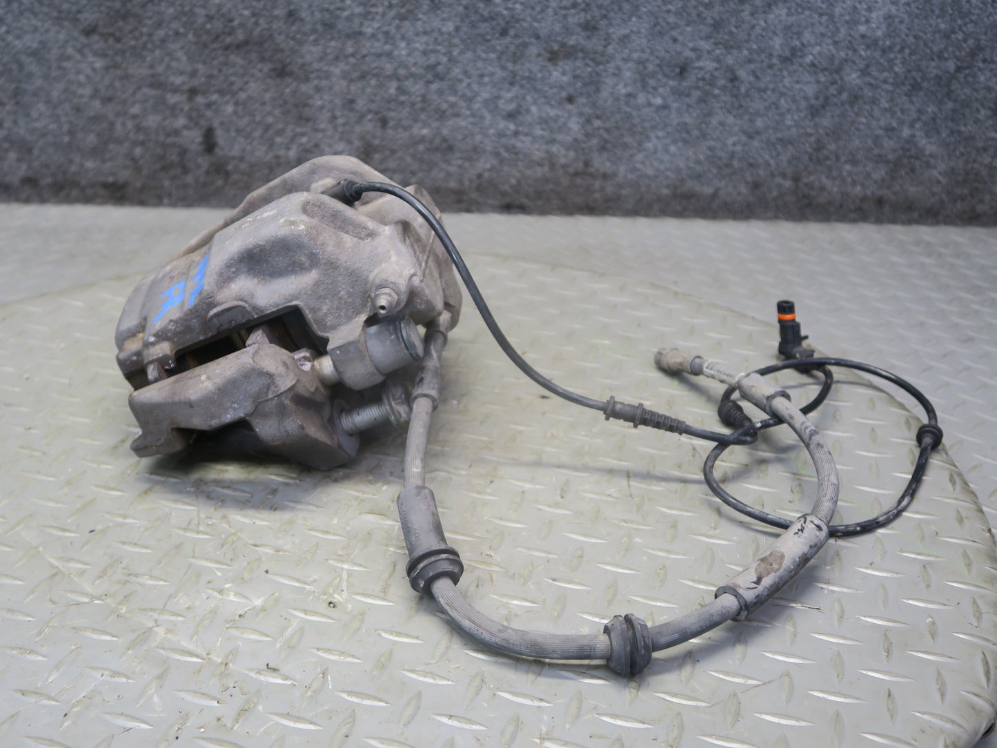12-15 Mercedes W166 Ml-class RWD Set of 2 Front Left & Right Brake Caliper OEM