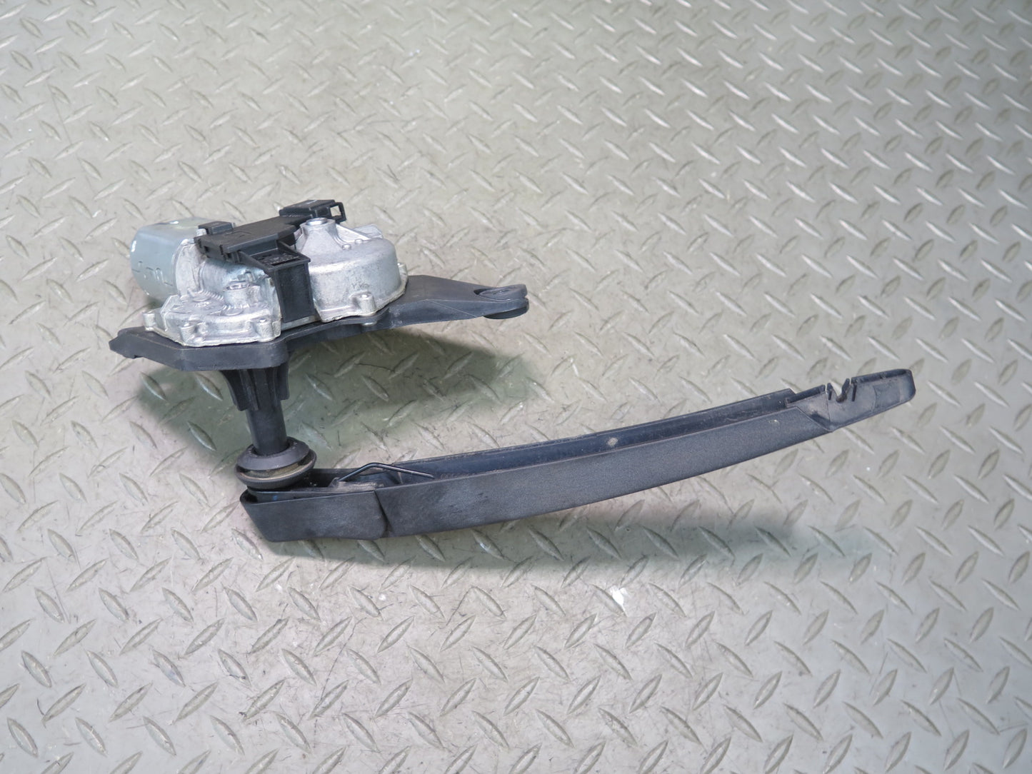 12-15 Mercedes W166 Ml-class Rear Tailgate Wiper Arm w Motor OEM