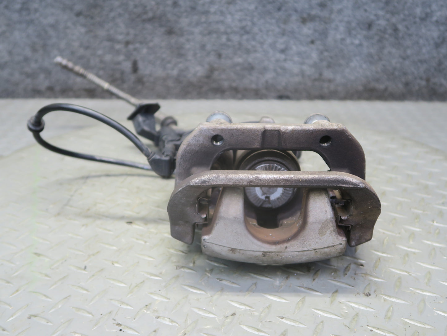 12-15 Mercedes W166 Ml-class RWD Set of 2 Rear Left & Right Brake Caliper OEM
