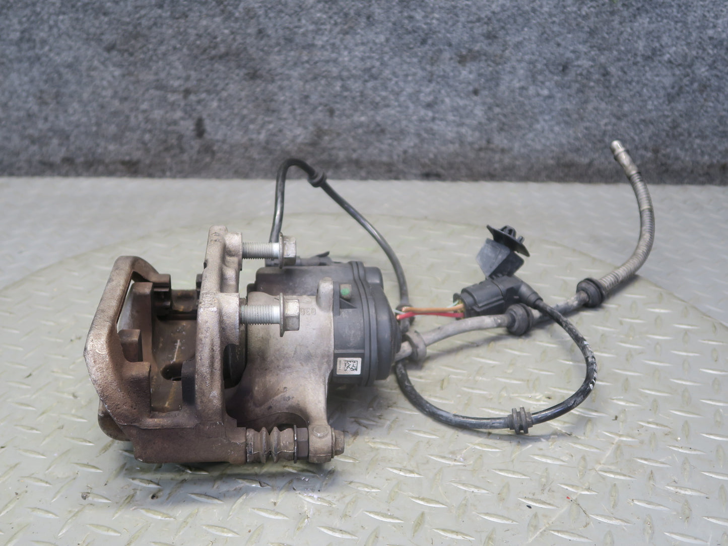 12-15 Mercedes W166 Ml-class RWD Set of 2 Rear Left & Right Brake Caliper OEM
