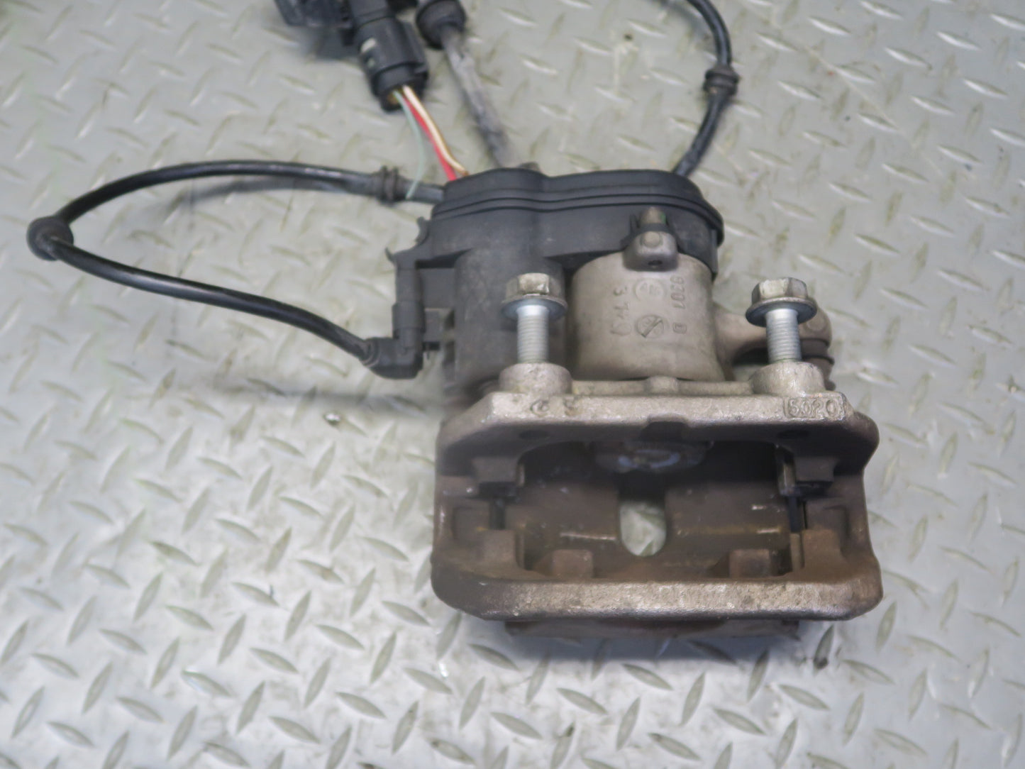 12-15 Mercedes W166 Ml-class RWD Set of 2 Rear Left & Right Brake Caliper OEM