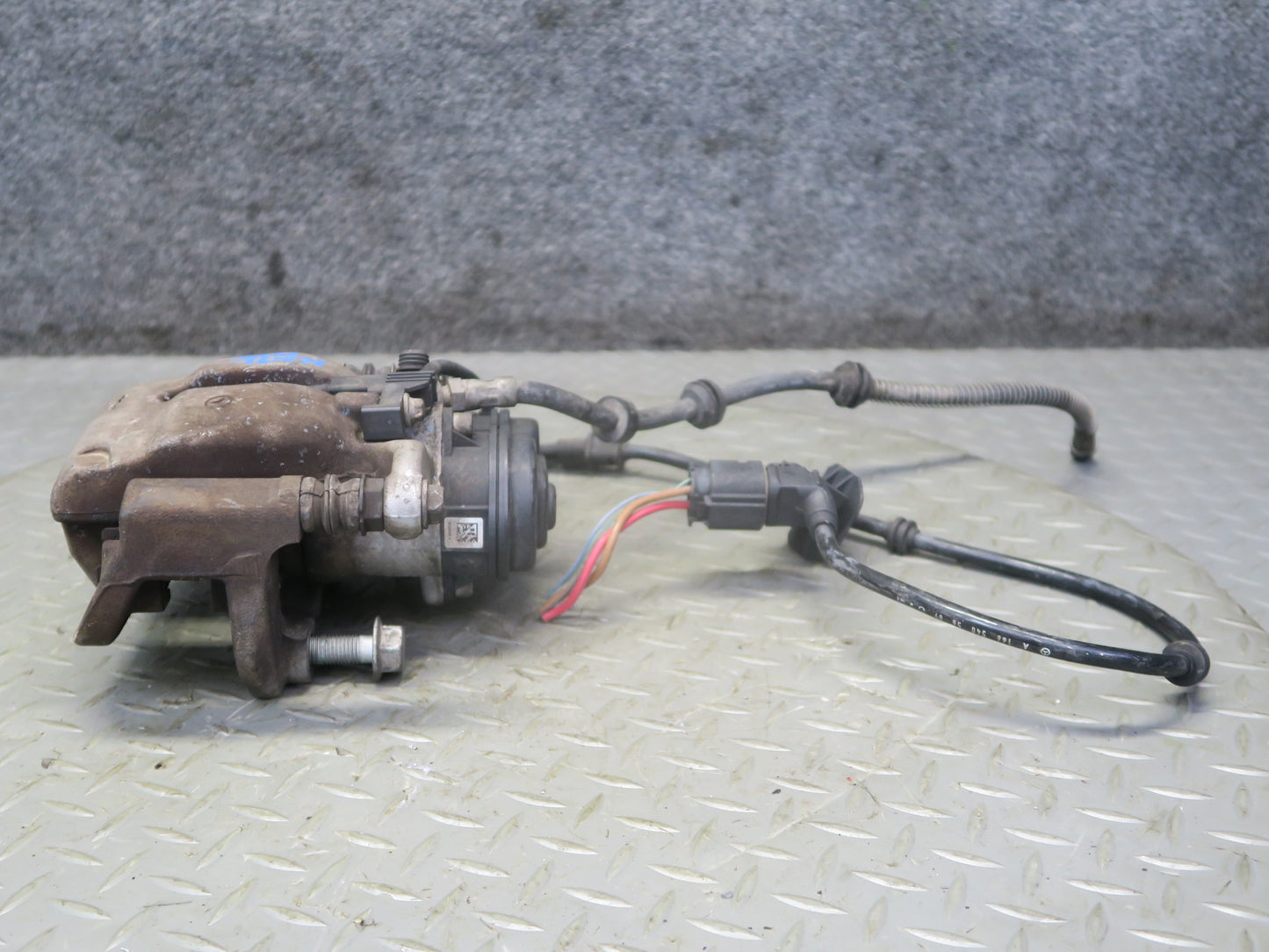 12-15 Mercedes W166 Ml-class RWD Set of 2 Rear Left & Right Brake Caliper OEM