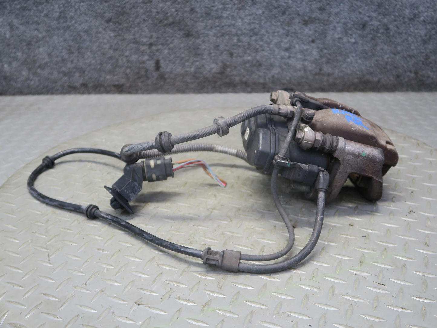 12-15 Mercedes W166 Ml-class RWD Set of 2 Rear Left & Right Brake Caliper OEM