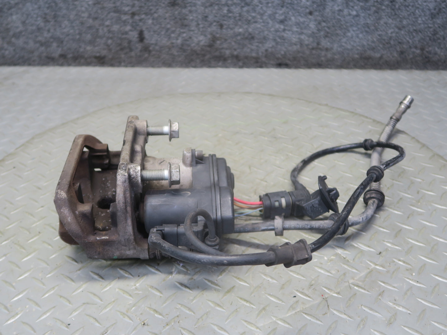 12-15 Mercedes W166 Ml-class RWD Set of 2 Rear Left & Right Brake Caliper OEM