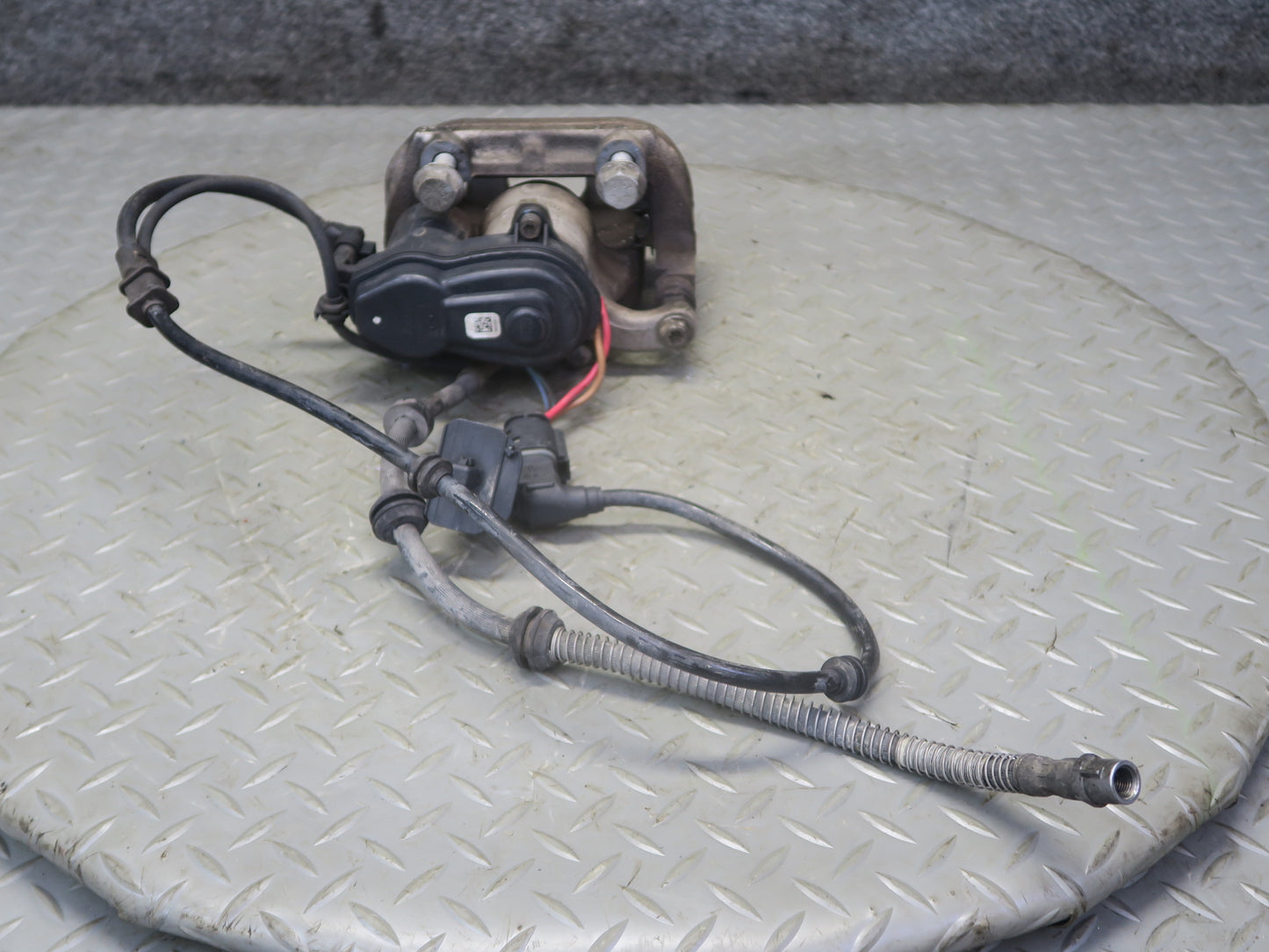 12-15 Mercedes W166 Ml-class RWD Set of 2 Rear Left & Right Brake Caliper OEM