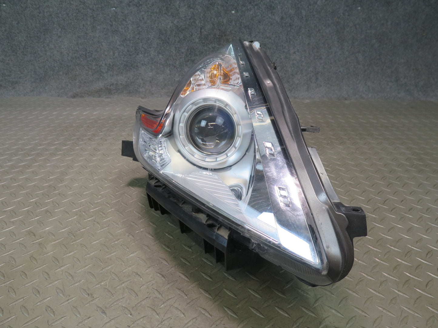 09-17 Nissan Z34 370Z Front Right Passenger Side Xenon HID Headlight Lamp OEM