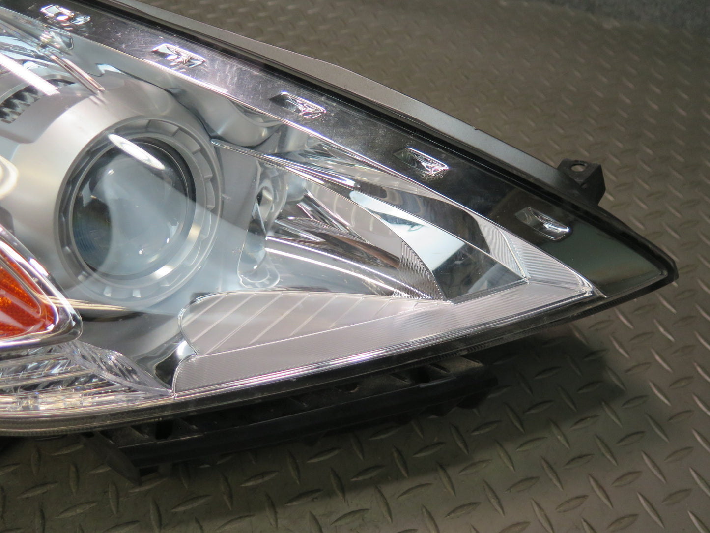 09-17 Nissan Z34 370Z Front Right Passenger Side Xenon HID Headlight Lamp OEM