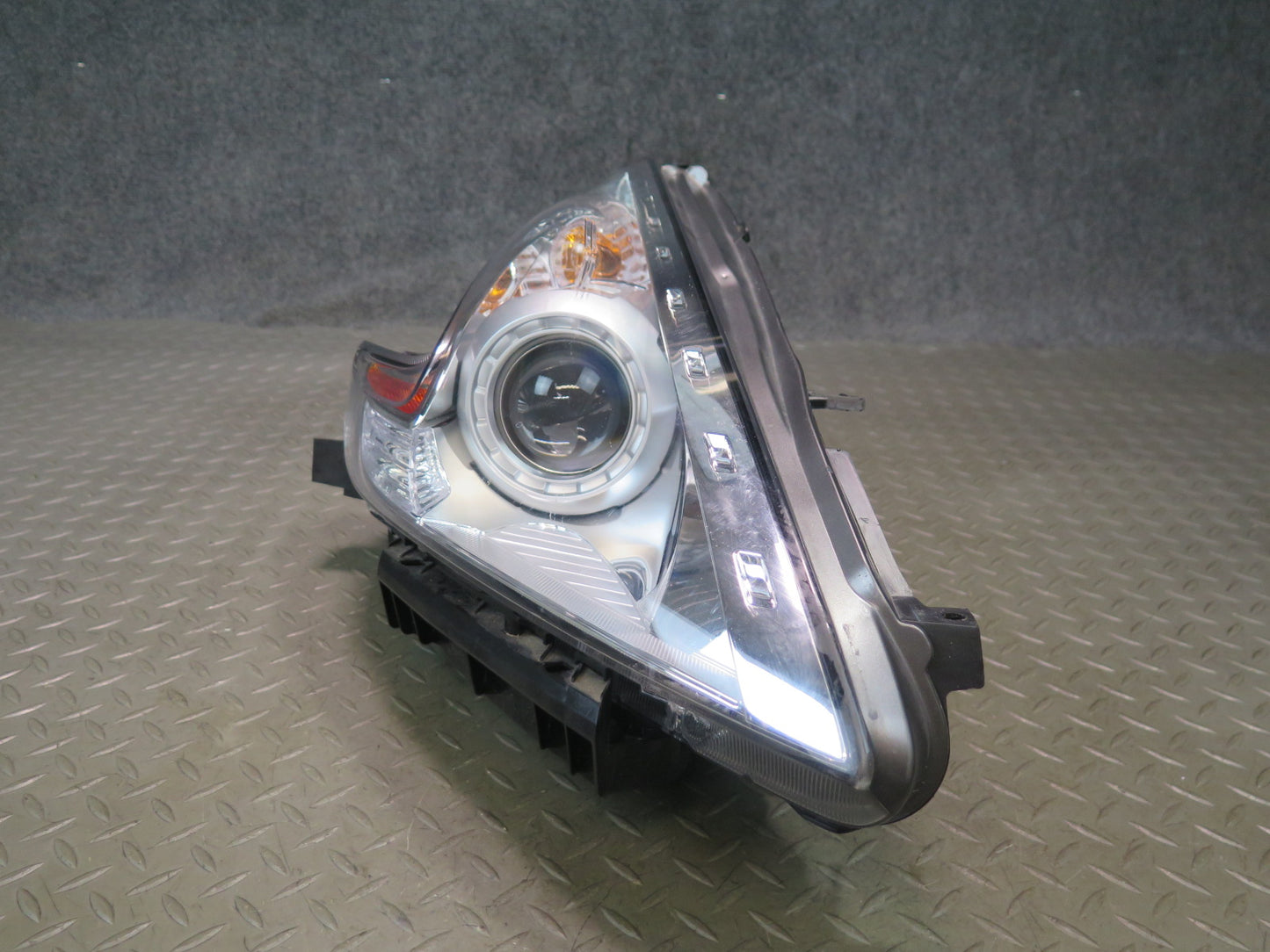 09-17 Nissan Z34 370Z Front Right Passenger Side Xenon HID Headlight Lamp OEM