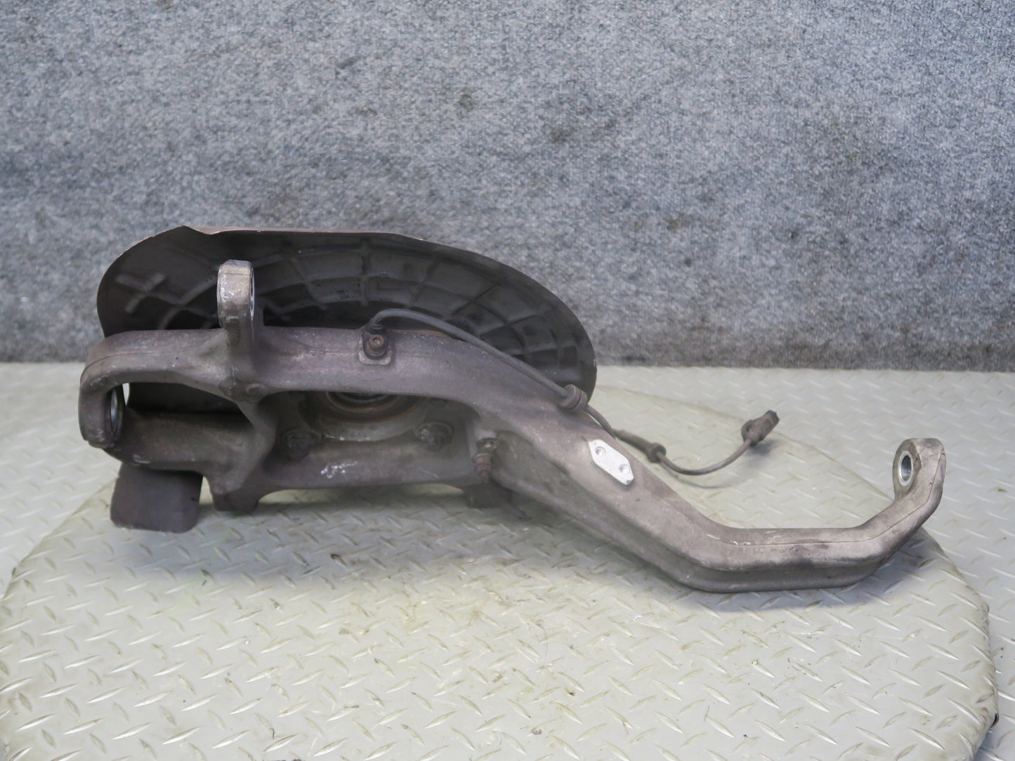 2014-2017 Maserati Ghibli M157 AWD Front Left Spindle Knuckle Wheel Hub Bearing