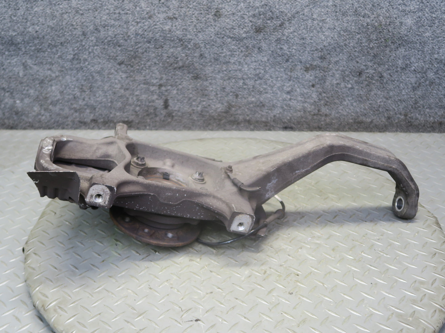 2014-2017 Maserati Ghibli M157 AWD Front Left Spindle Knuckle Wheel Hub Bearing