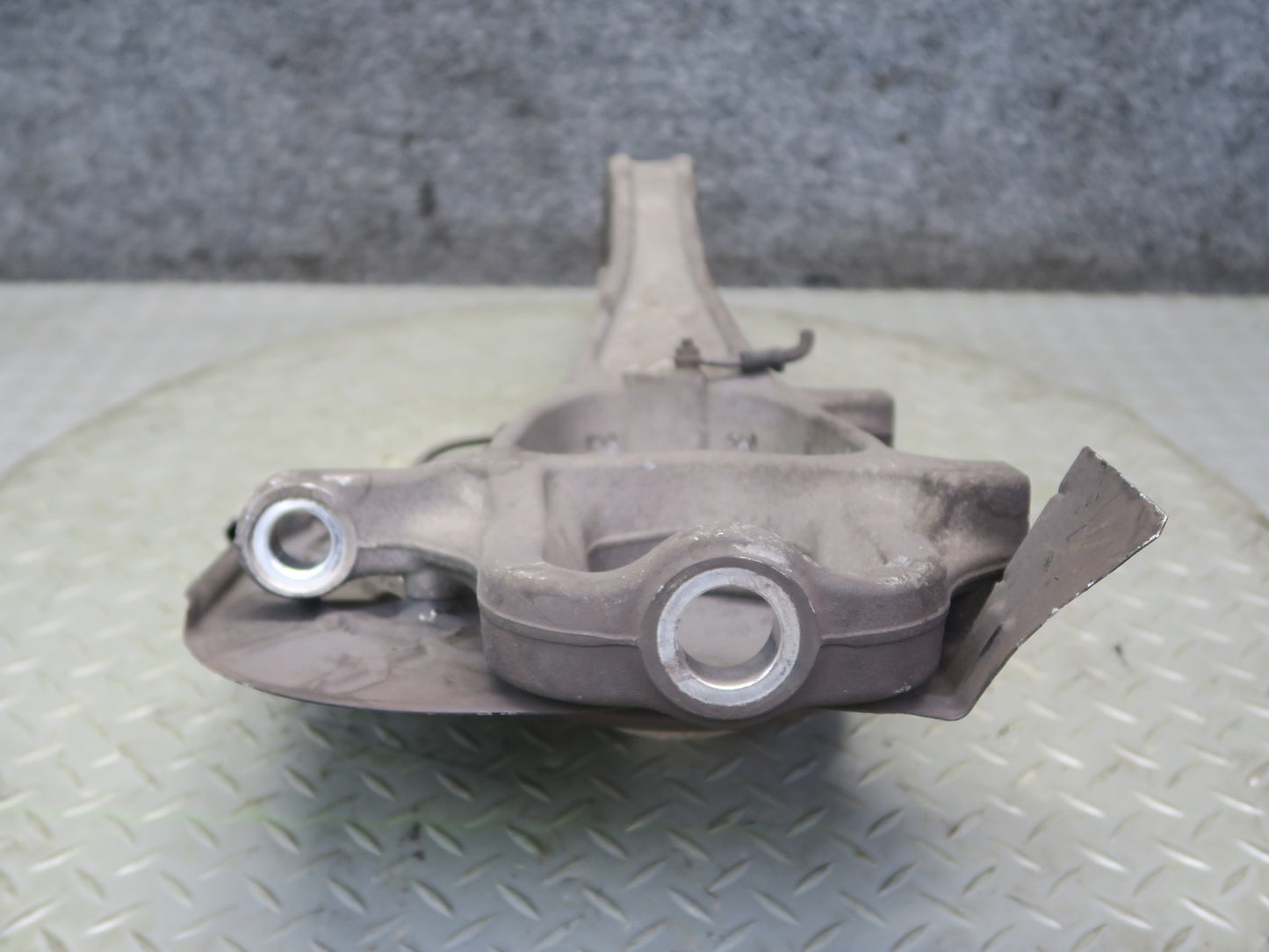 2014-2017 Maserati Ghibli M157 AWD Front Left Spindle Knuckle Wheel Hub Bearing