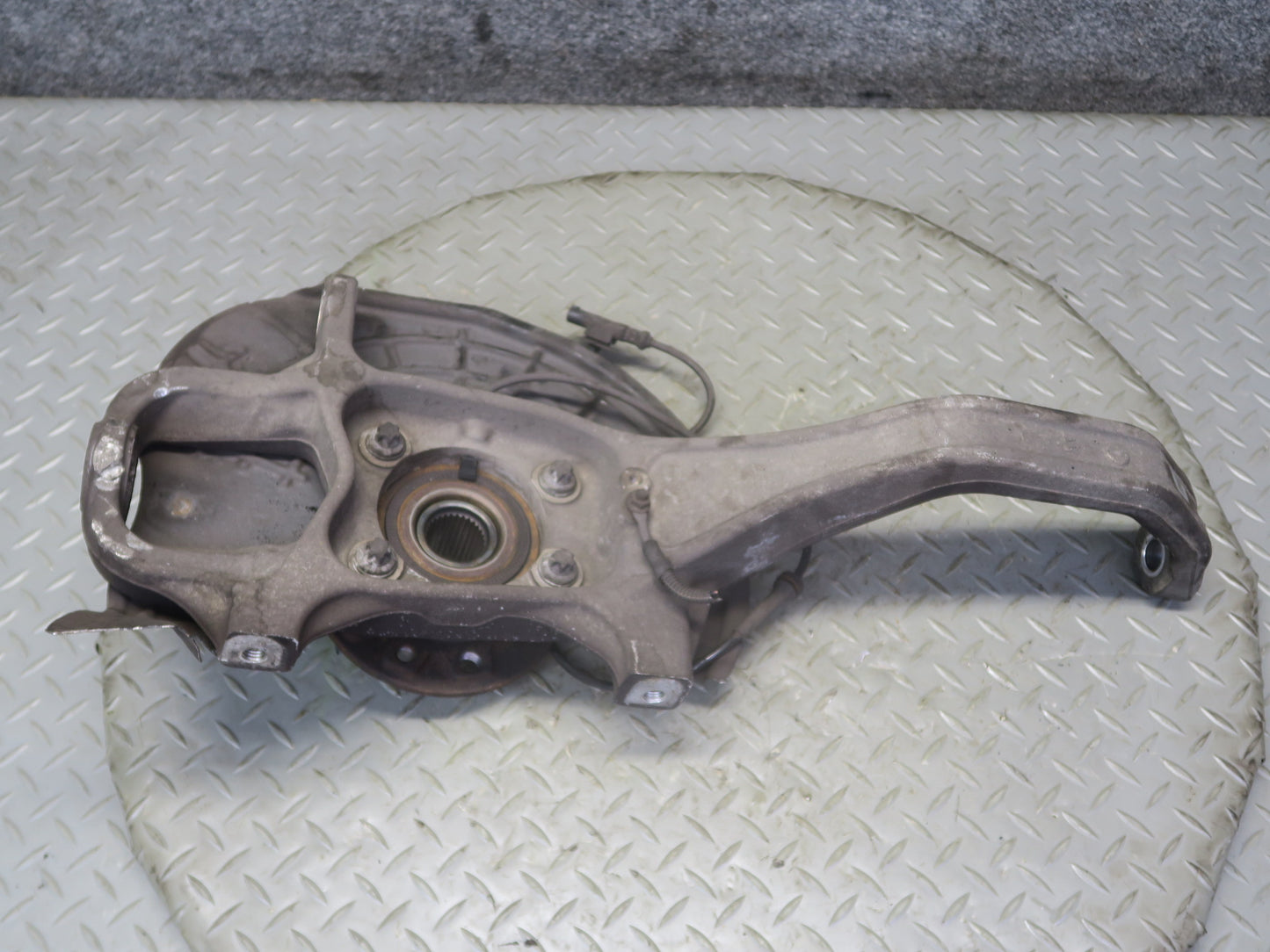 2014-2017 Maserati Ghibli M157 AWD Front Left Spindle Knuckle Wheel Hub Bearing