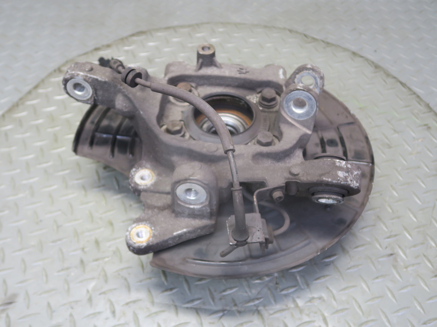 2014-2017 Maserati Ghibli M157 AWD Rear Right Spindle Knuckle Wheel Hub Bearing