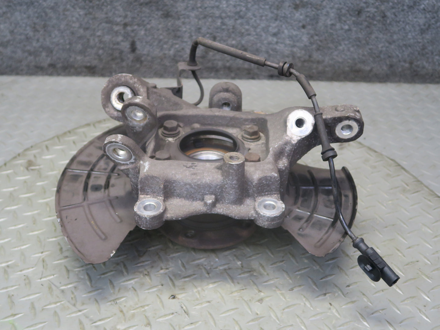 2014-2017 Maserati Ghibli M157 AWD Rear Right Spindle Knuckle Wheel Hub Bearing