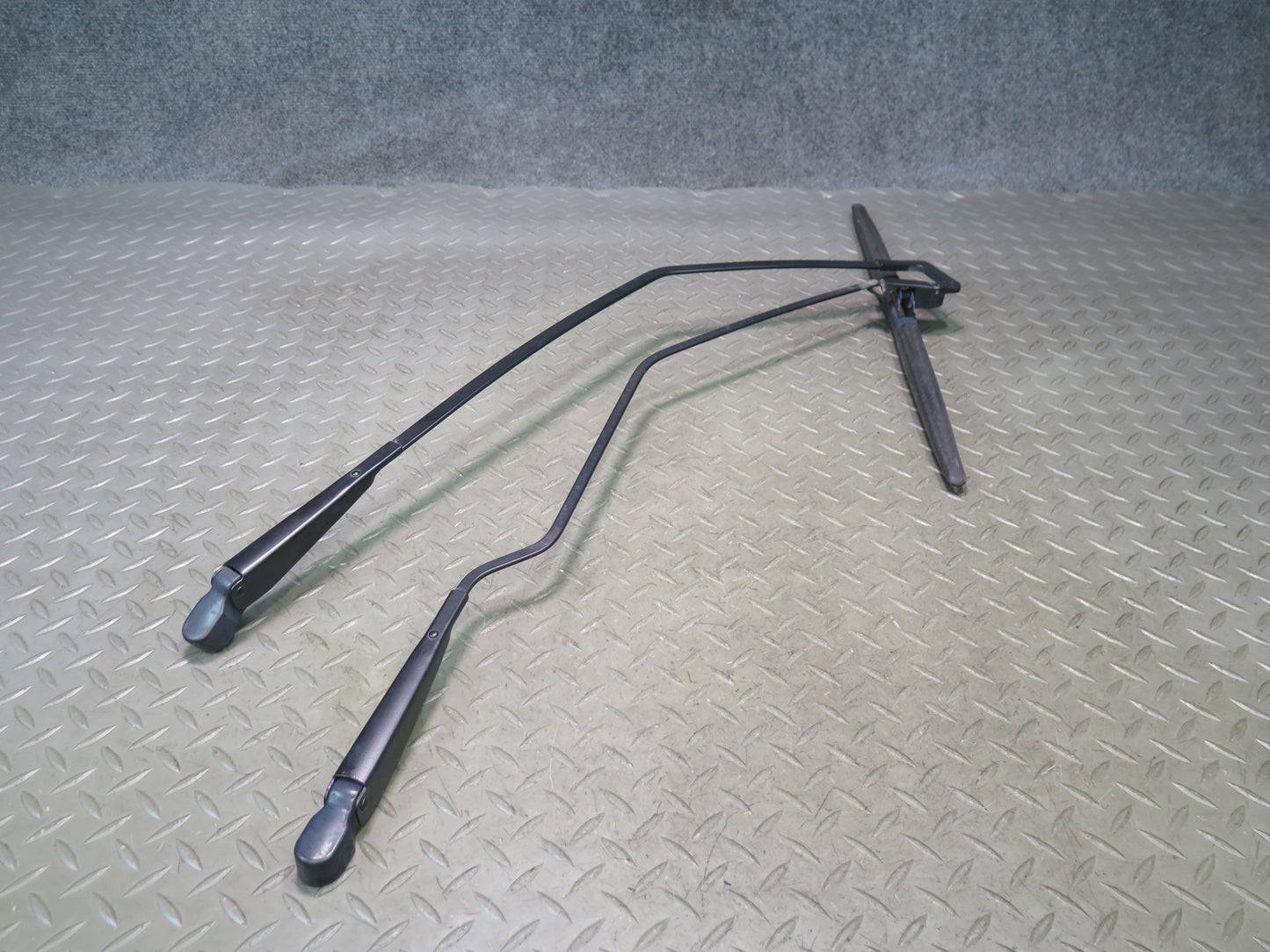 1984-1995 Porsche 928 Rear Hatch Trunk Lid Tailgate Wiper Arm
