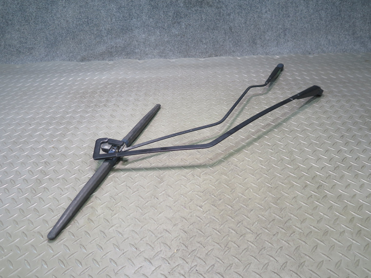 1984-1995 Porsche 928 Rear Hatch Trunk Lid Tailgate Wiper Arm