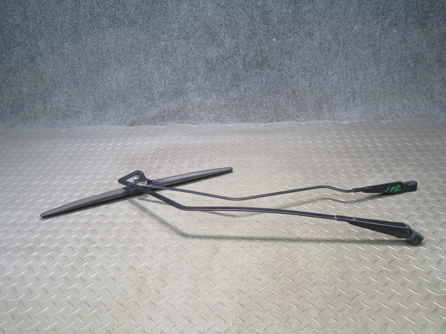 1984-1995 Porsche 928 Rear Hatch Trunk Lid Tailgate Wiper Arm