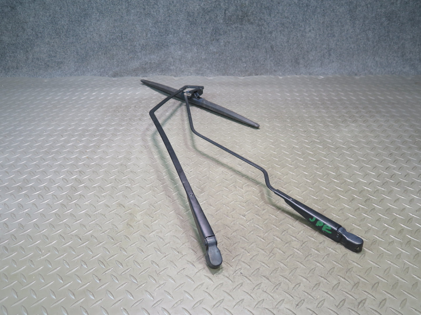 1984-1995 Porsche 928 Rear Hatch Trunk Lid Tailgate Wiper Arm