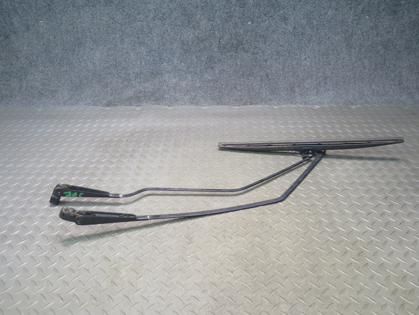 1984-1995 Porsche 928 Rear Hatch Trunk Lid Tailgate Wiper Arm