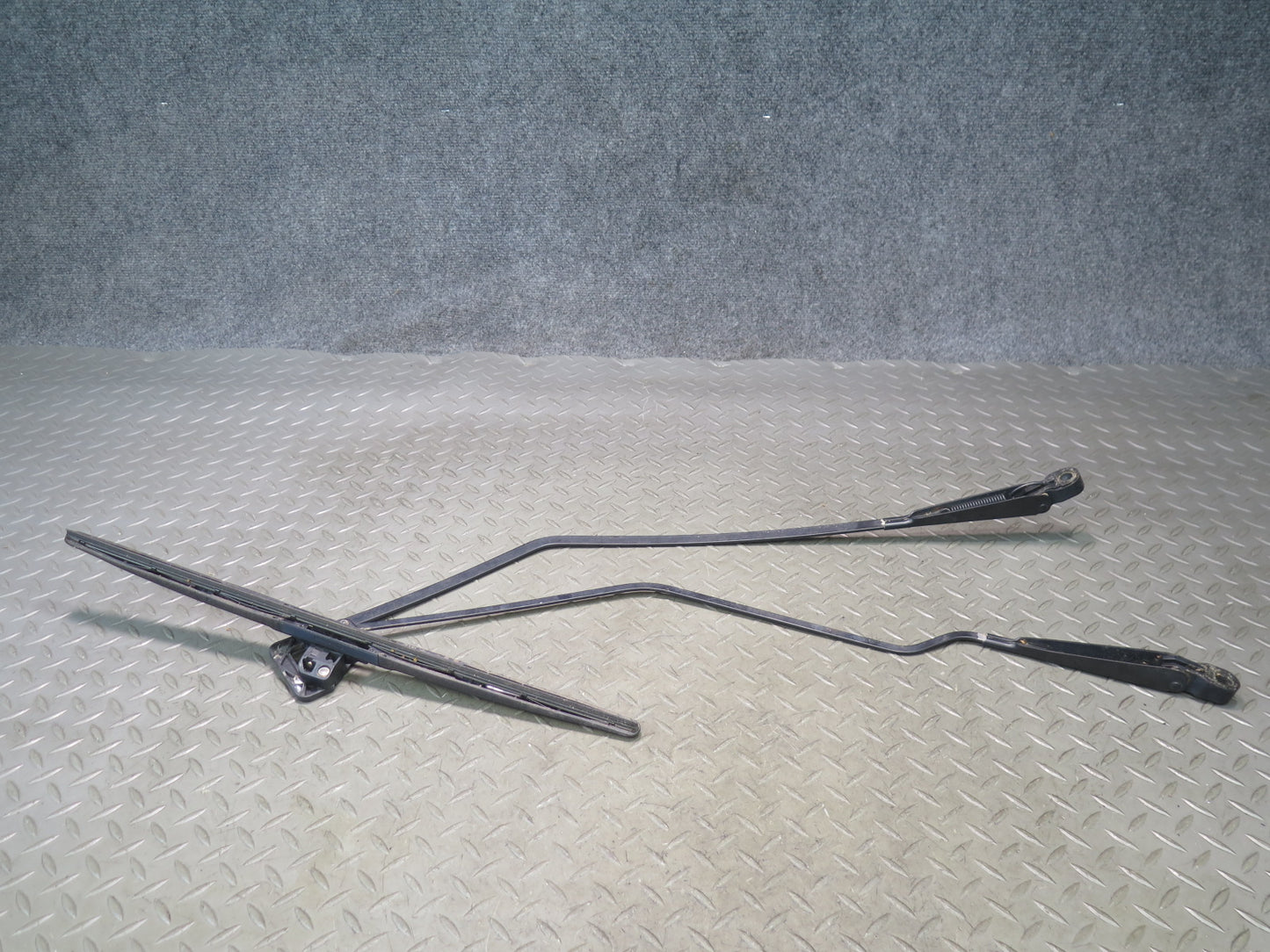 1984-1995 Porsche 928 Rear Hatch Trunk Lid Tailgate Wiper Arm