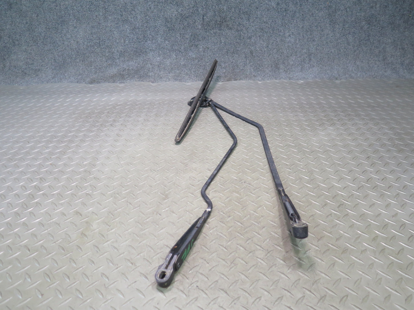 1984-1995 Porsche 928 Rear Hatch Trunk Lid Tailgate Wiper Arm