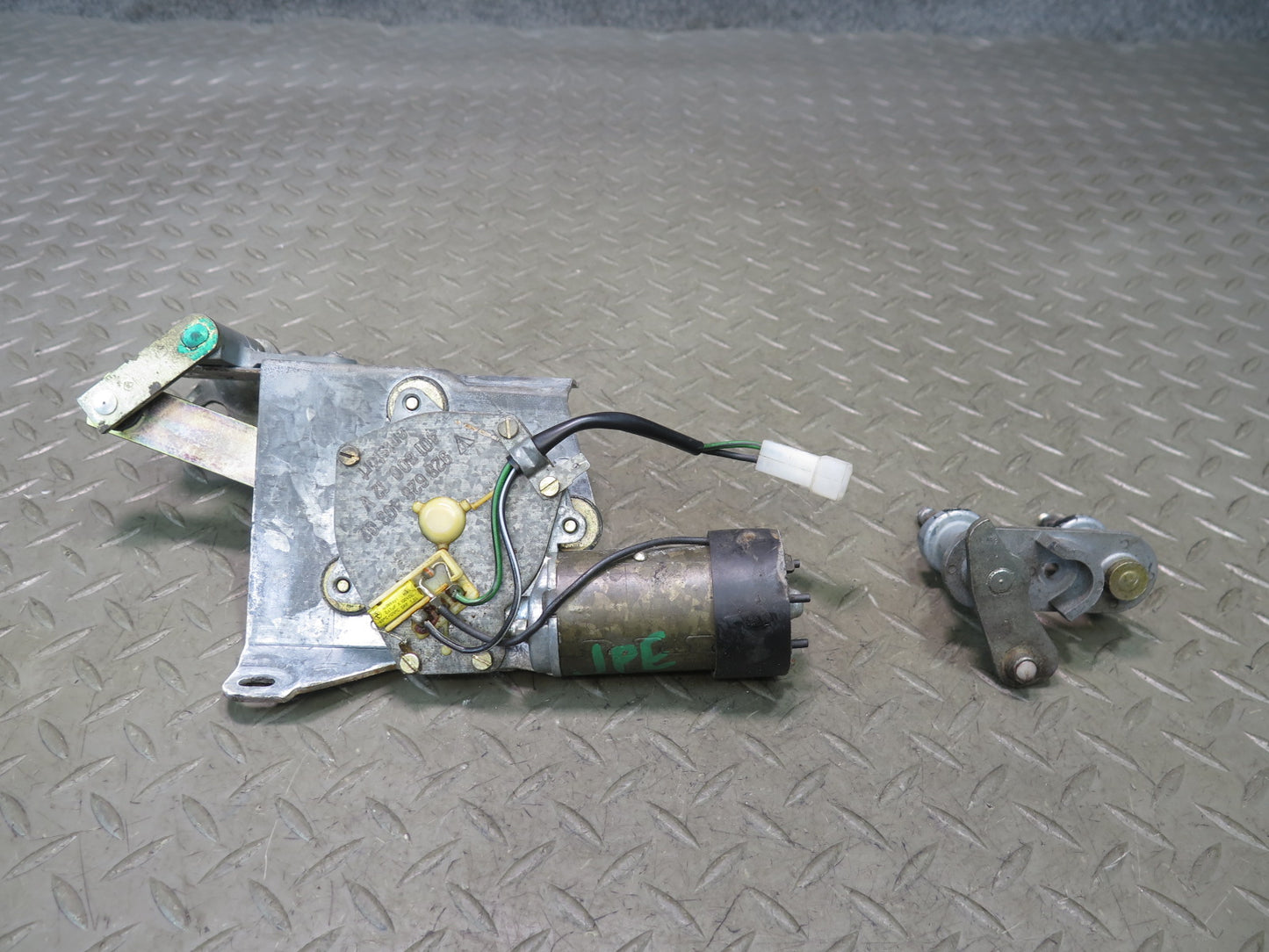 1984-1991 Porsche 928 Rear Trunk Tailgate Hatch Wiper Motor 92862840302